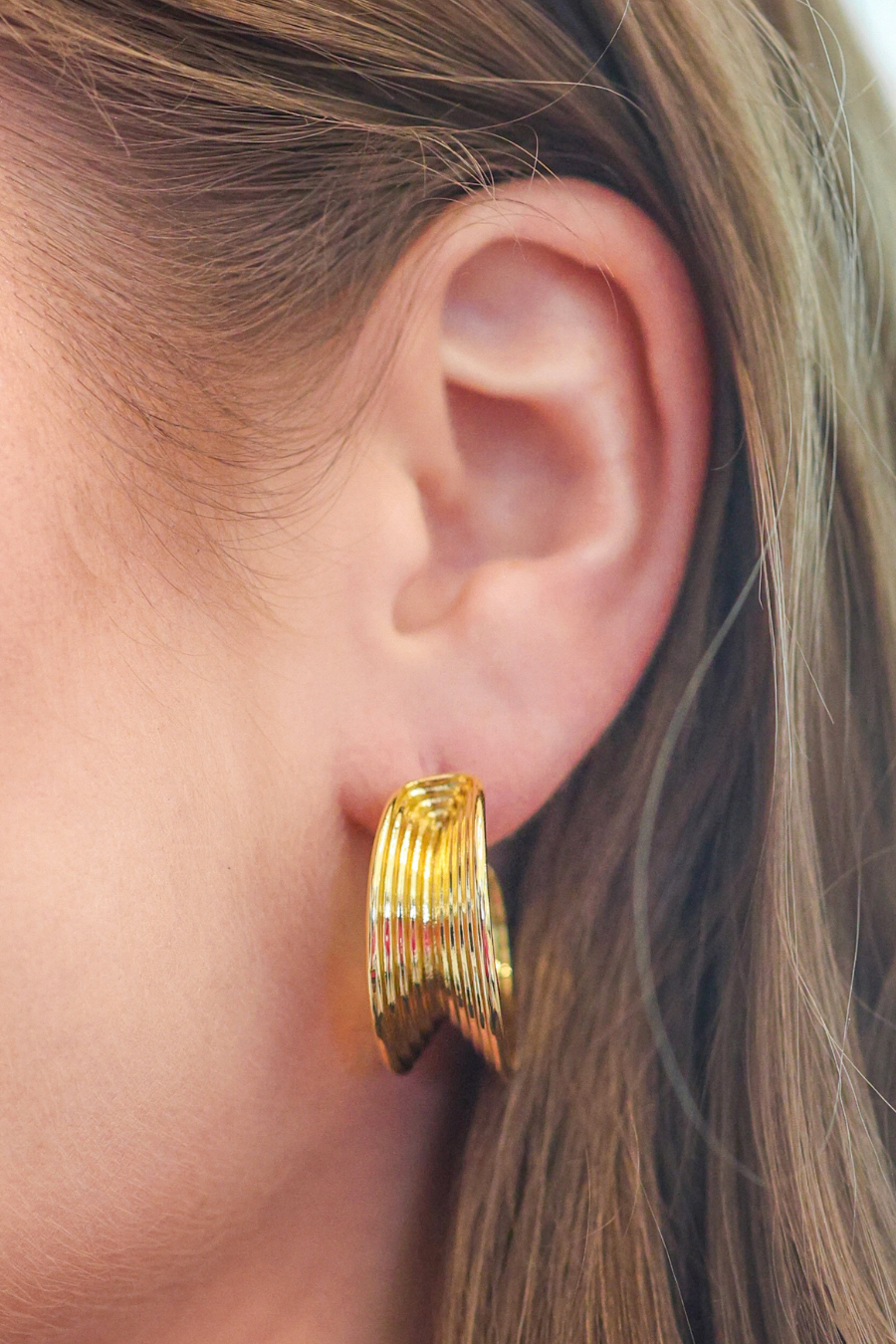 Cue The Chic Hoop Earrings